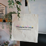 Tote bag beige Langagière de cœur avec design doux et message créatrice de petits parleurs